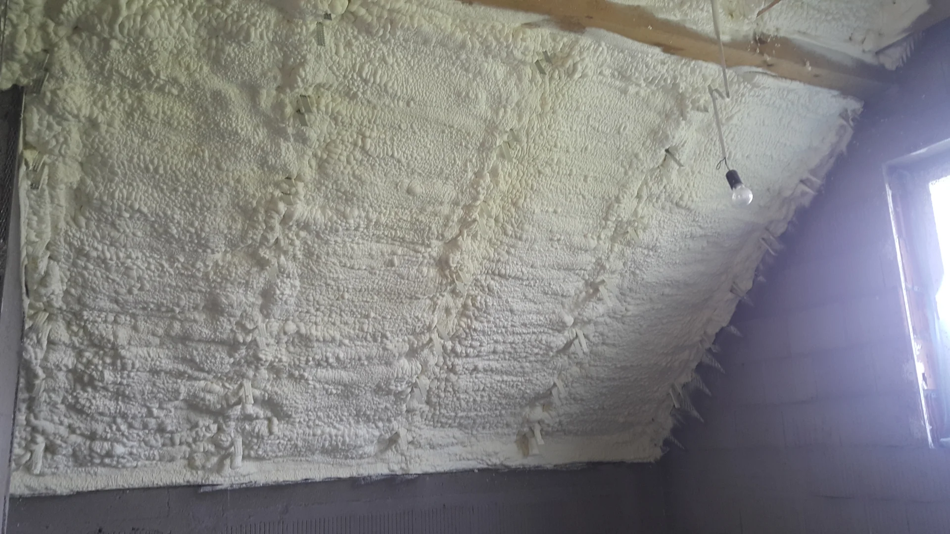 brak-mostkow-termicznych-piana-pur-masterpur