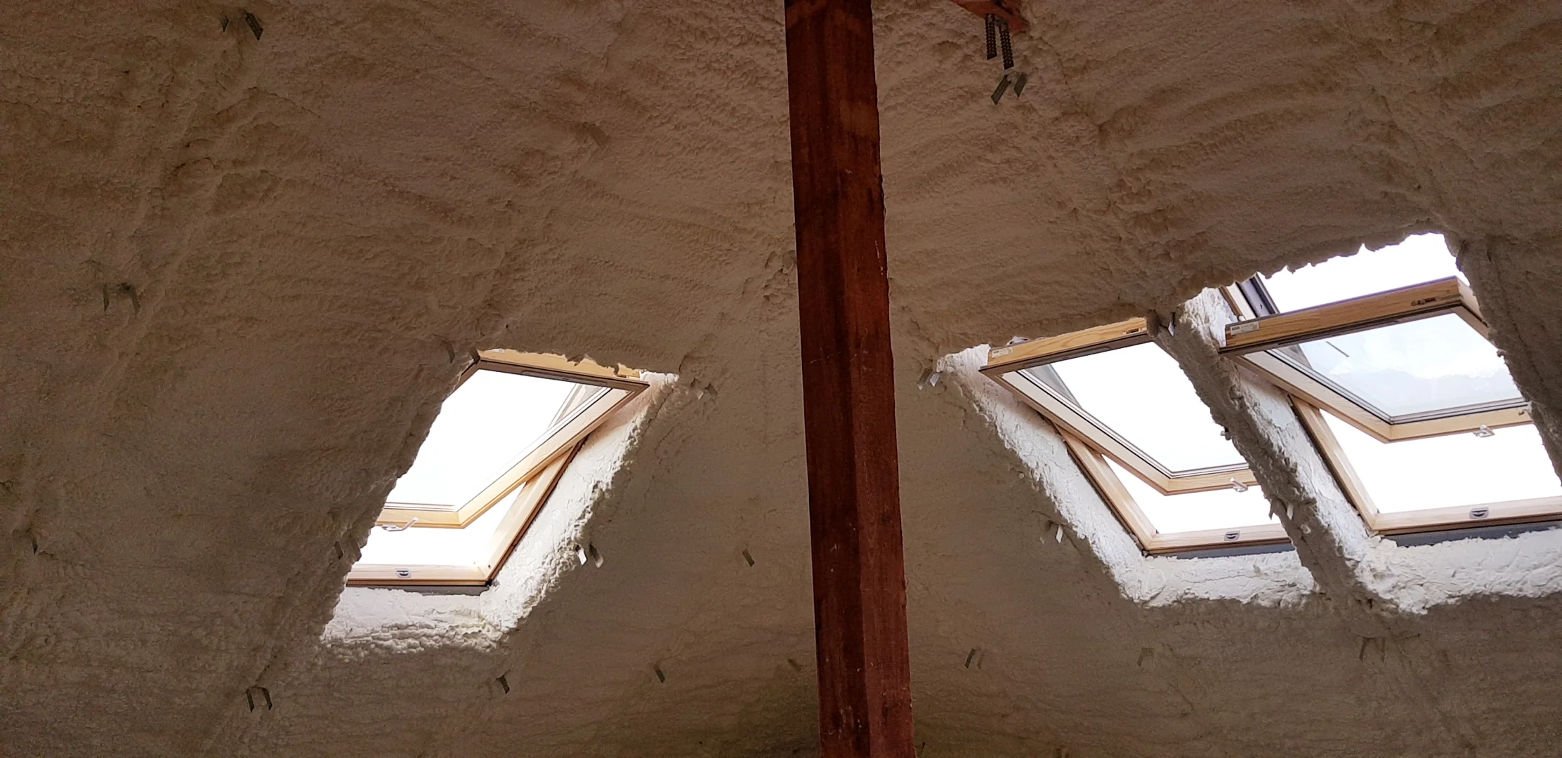 izolacja akustyczna biura pianką pur