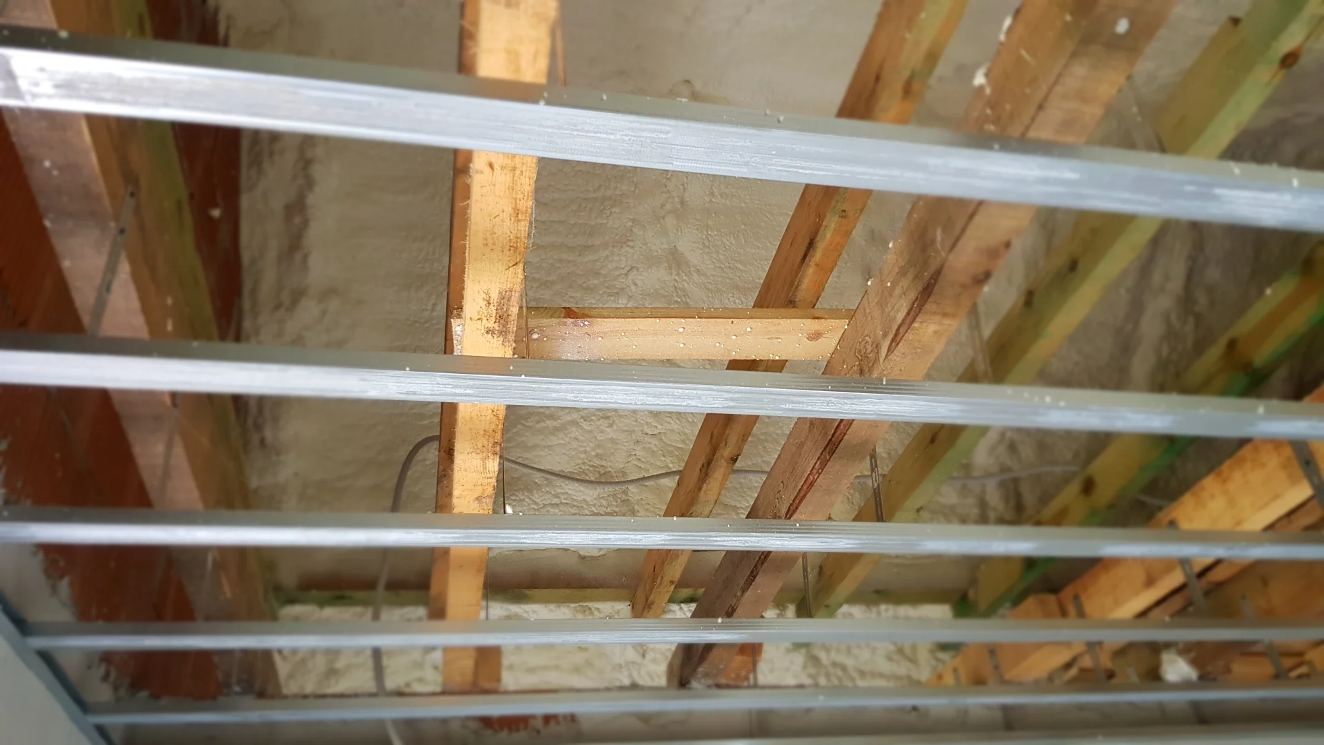 Ocieplenie poddasza pianką PUR krok po kroku: Przewodnik Eksperta