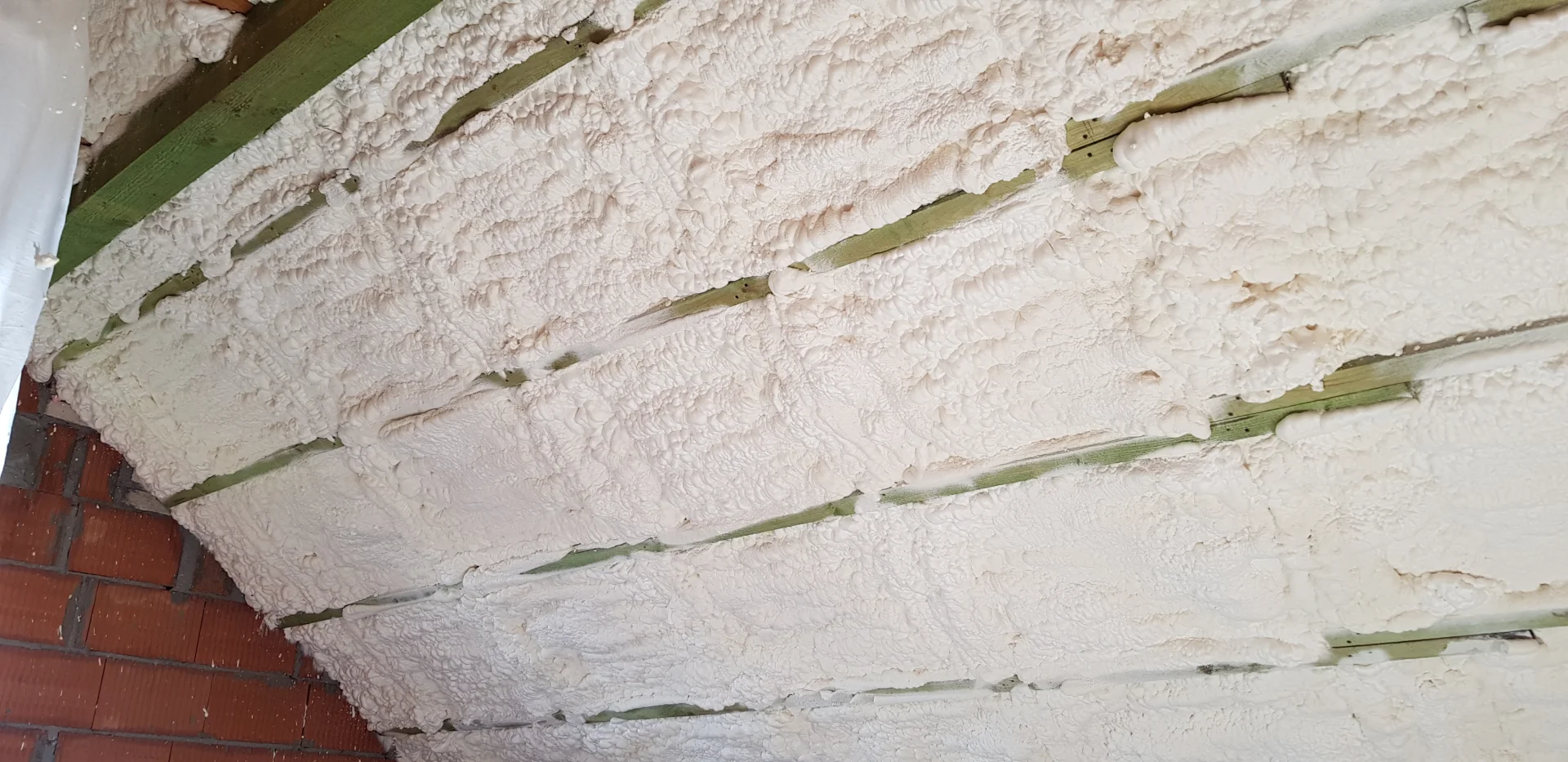 Piana PUR a mikroklimat. Jak izolacja wpływa na komfort?