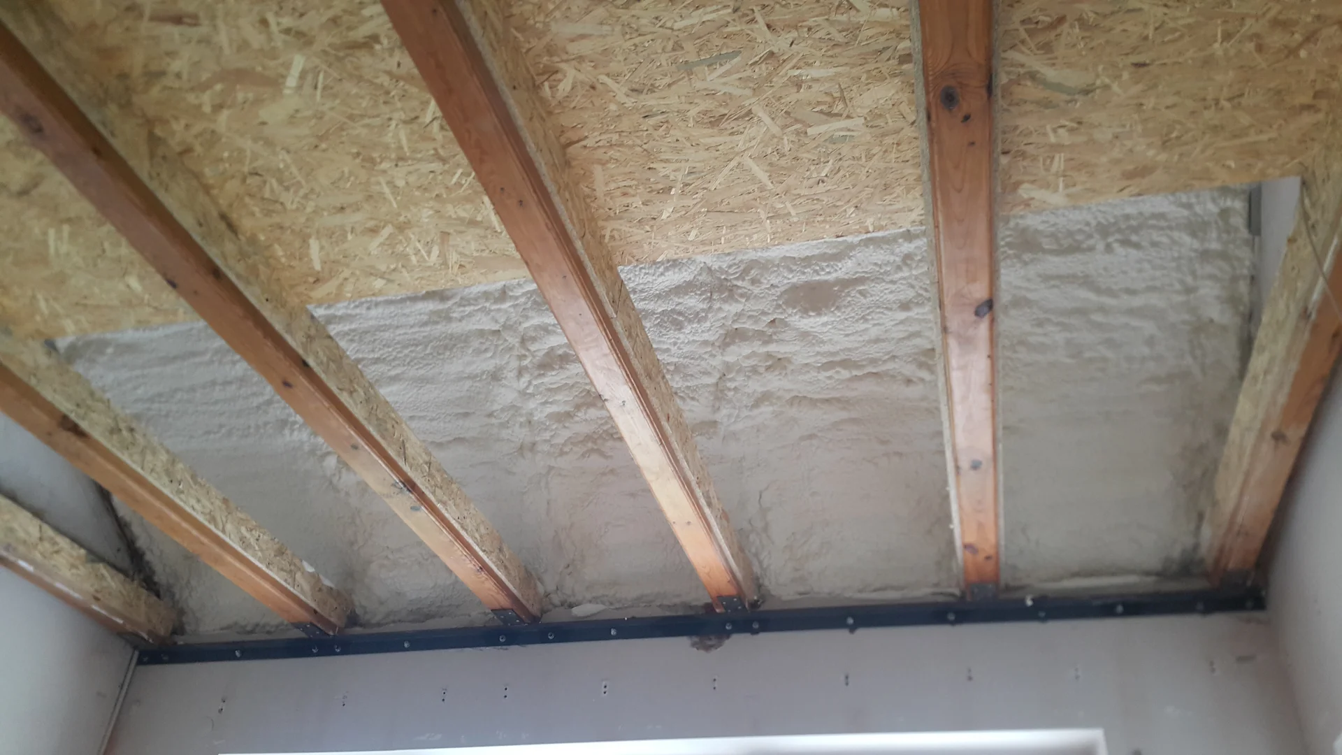 izolacja natryskowa hali przemysłowej masterpur