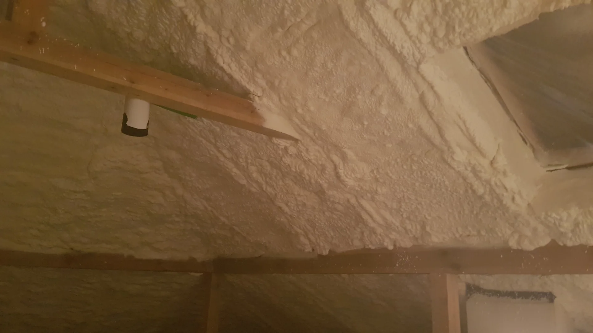 Izolowanie pianą PUR Sanniki