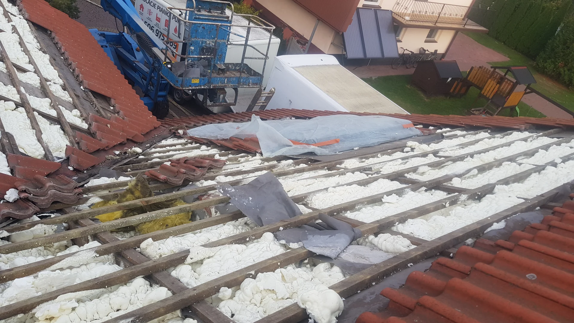 Ocieplenie pianką Kozienice - izolacja natryskowa elastomer szczelne zabezpieczenie na uciekające ciepło