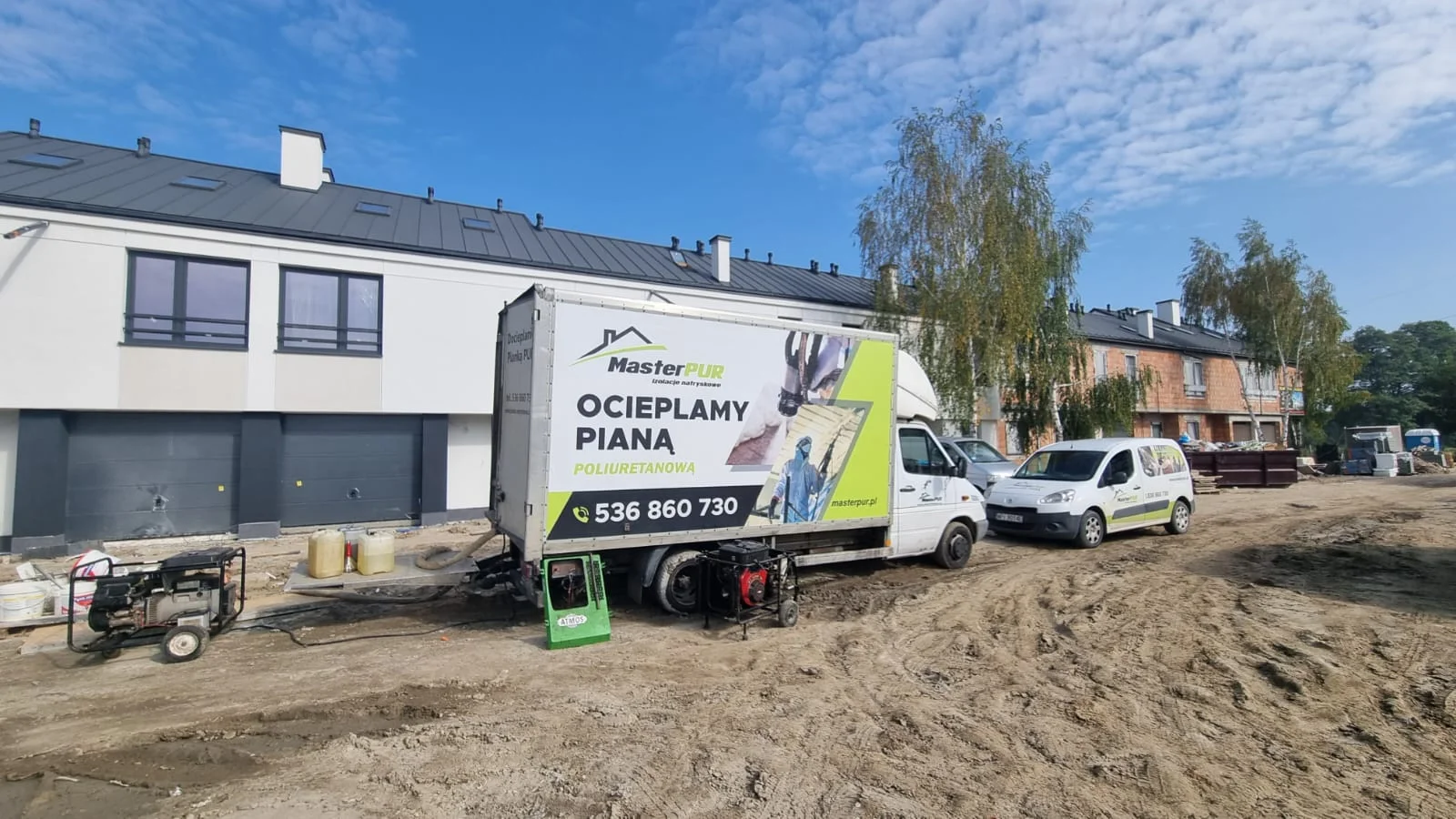 Czas montażu izolacji natryskowej: Od czego realnie zależy tempo prac?