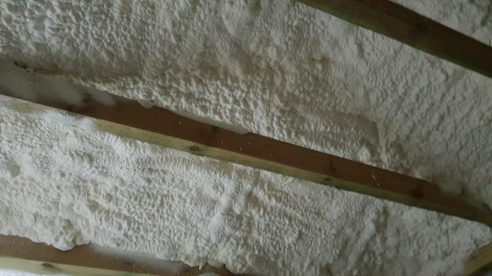 natrysk pianki pur eliminacja skraplania wody i ochrona przed kunami