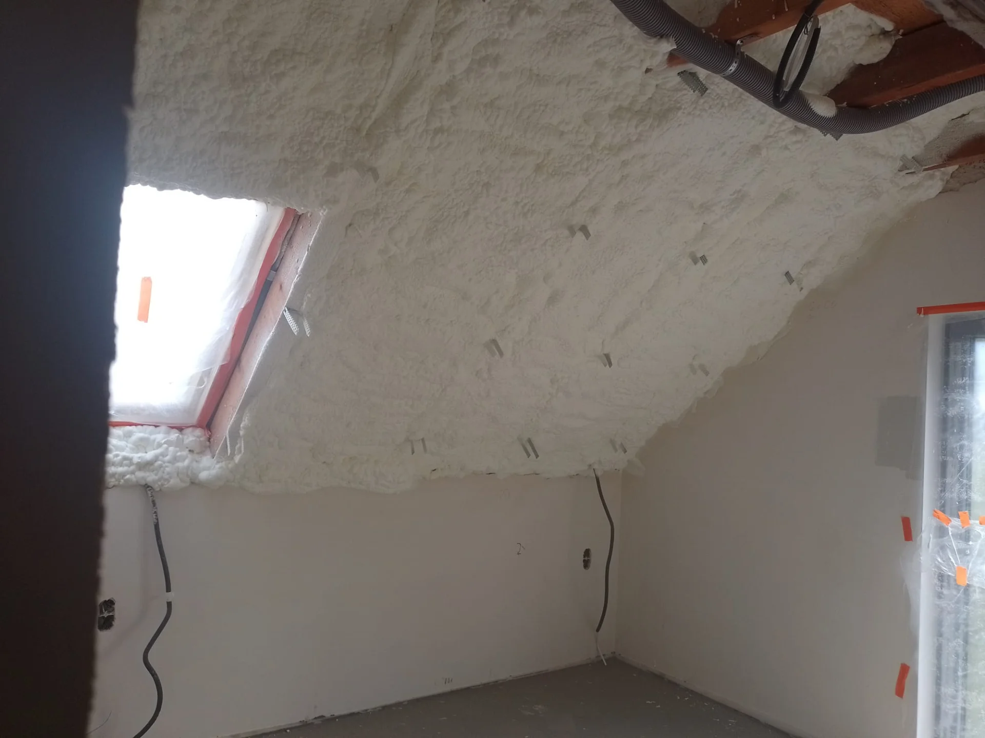 Aplikacja piany PUR Mordy