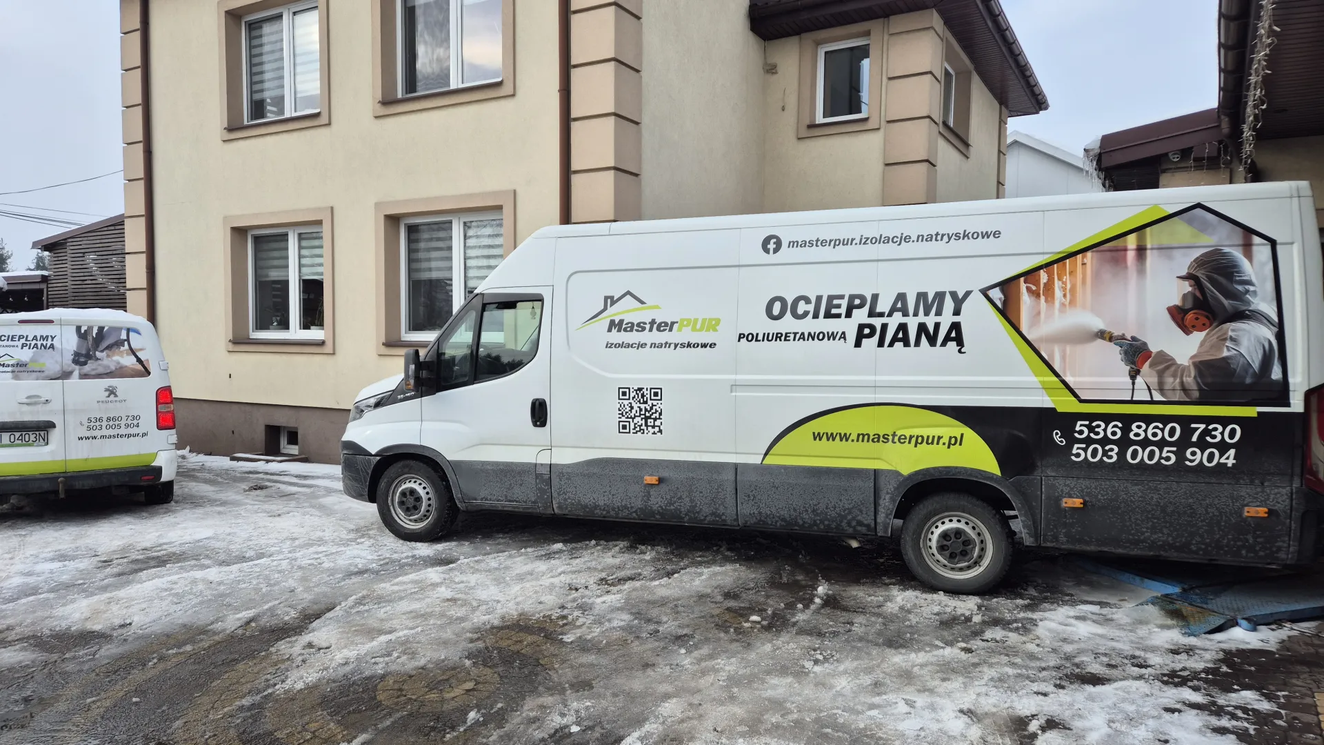 natrysk piany pur w garażu i warsztacie