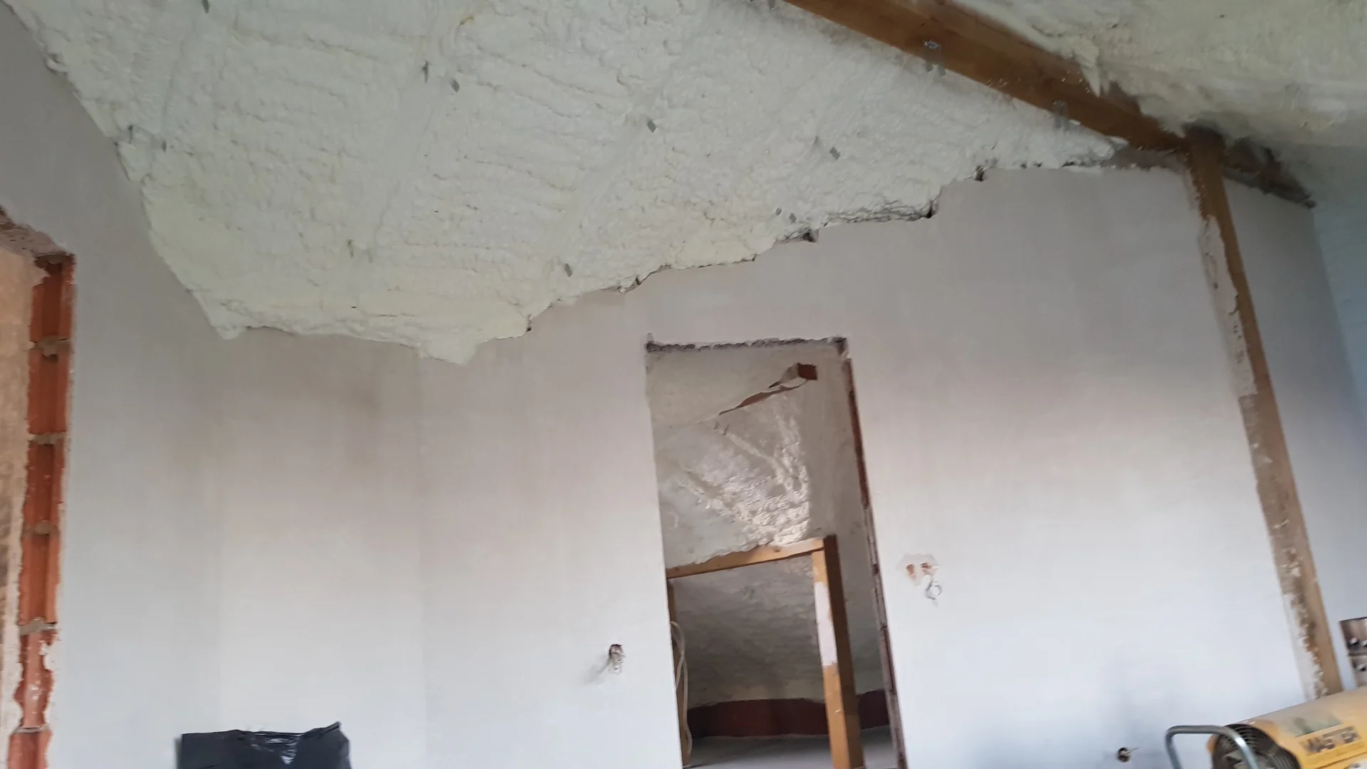 nakładanie piany poliuretanowej bezpieczna konstrukcja