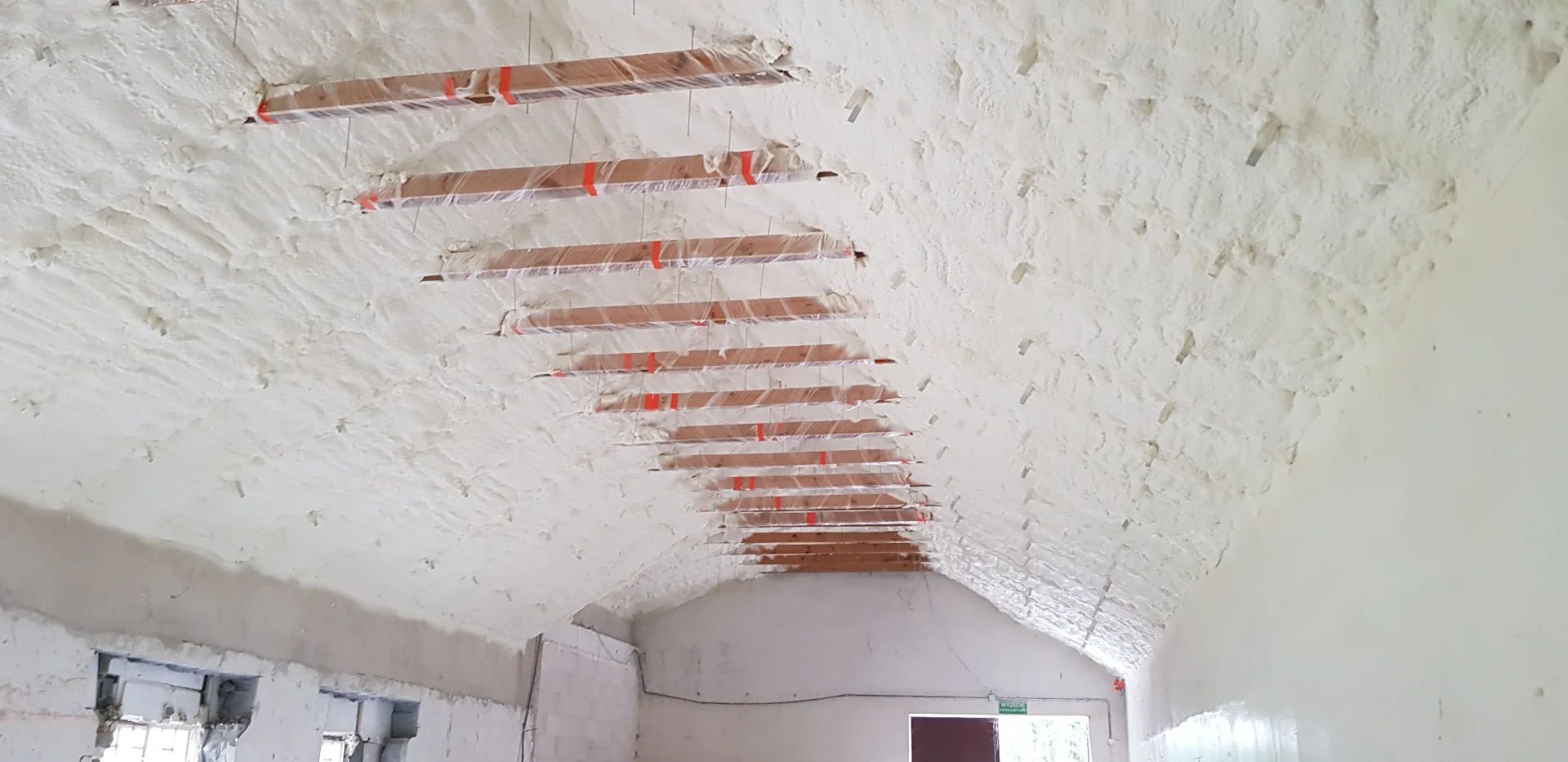 Stabilność Termiczna 2026: Piana PUR vs Ekstremalne Temperatury