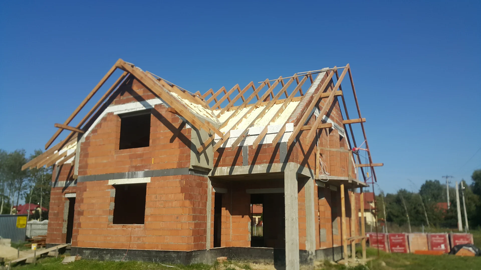 naprawa ocieplenia po kunach piana pur