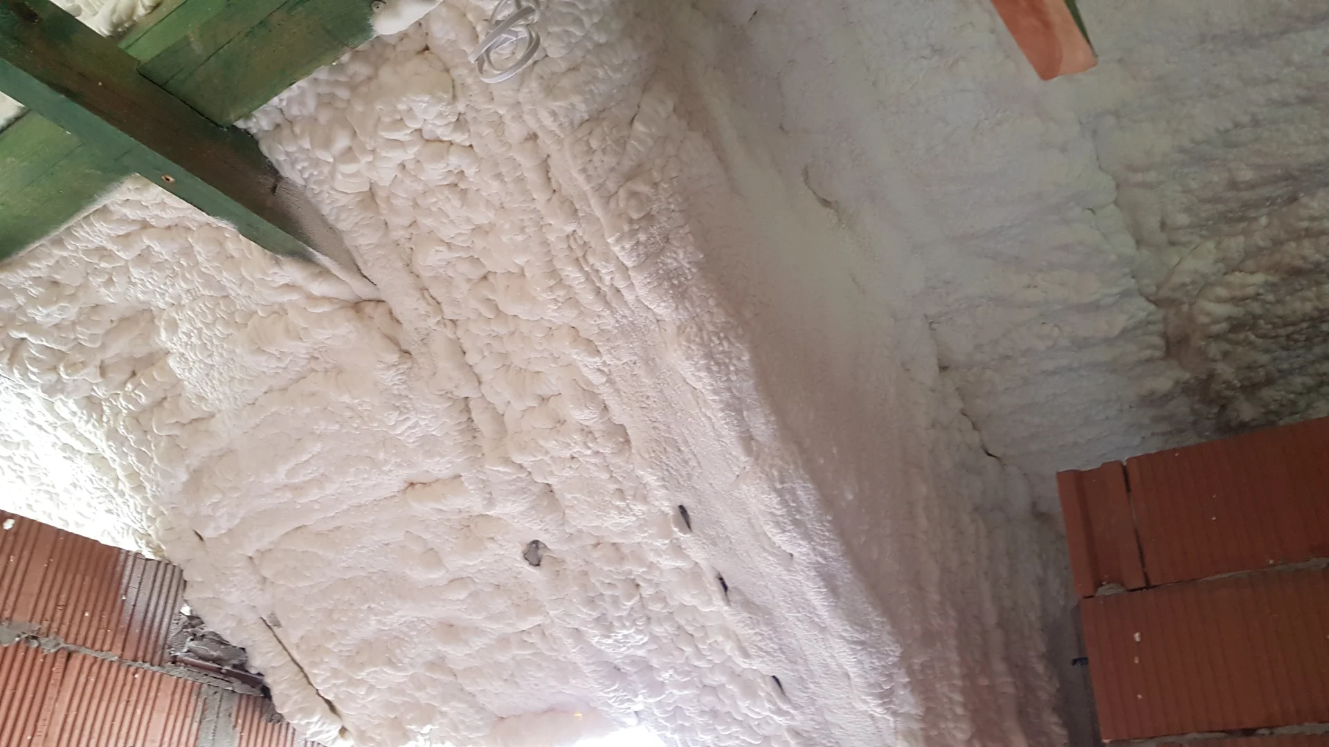 Naprawa po kunach Kobyłka - piana która nie osiada to kompleksowe ocieplenie i pewne systemy natryskowe przeciw szkodnikom