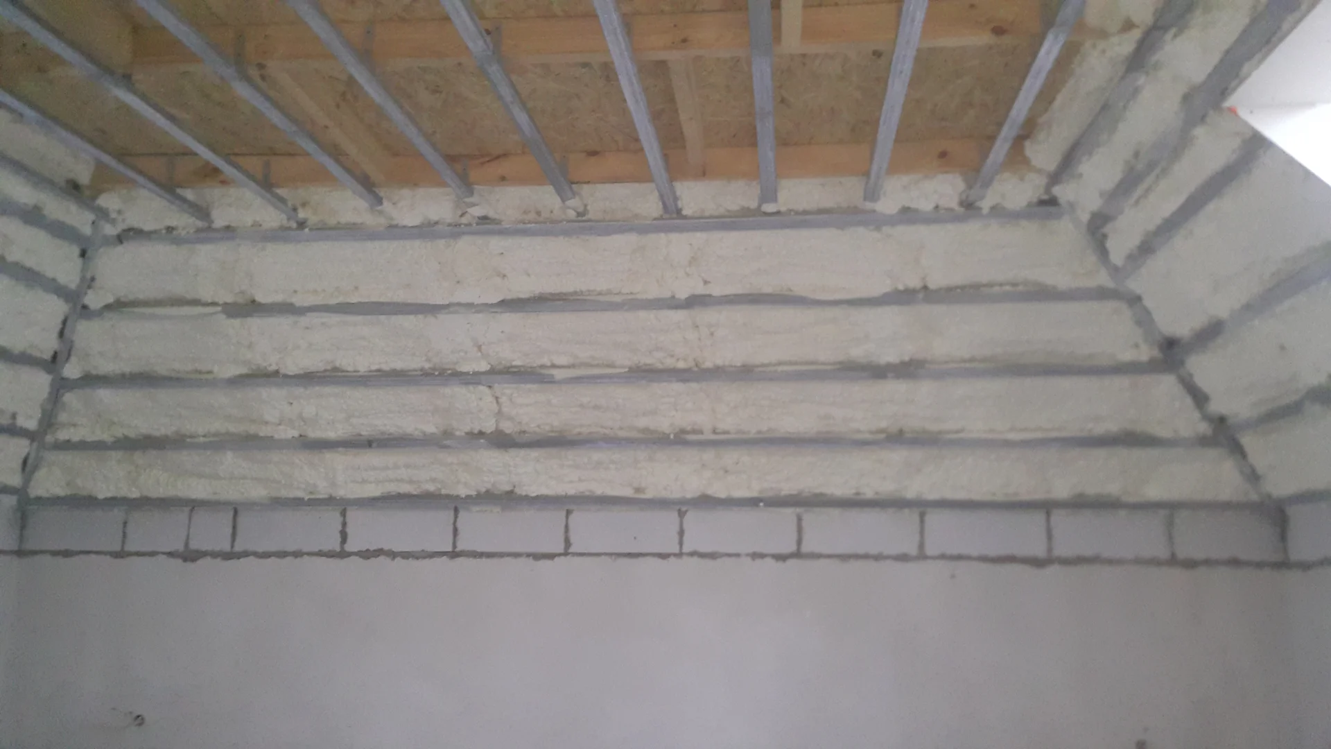 naprawa izolacji piana pur odporność na gryzonie i wilgoć