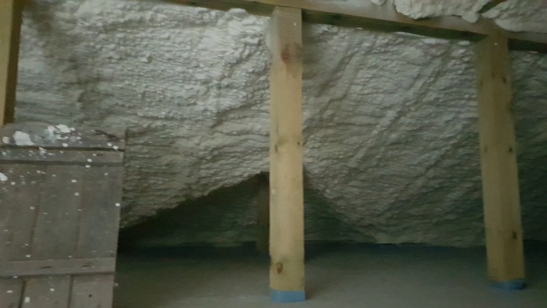 Renowacja ocieplenia Mrozy - piana lekka przeciw skropleniom to fizyczna tarcza w 100% odporna na kuny i gryzonie