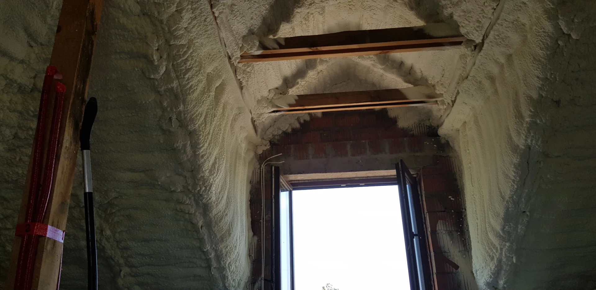 Pianka PUR – sekret ciepłego domu, o którym inwestorzy mówią coraz częściej