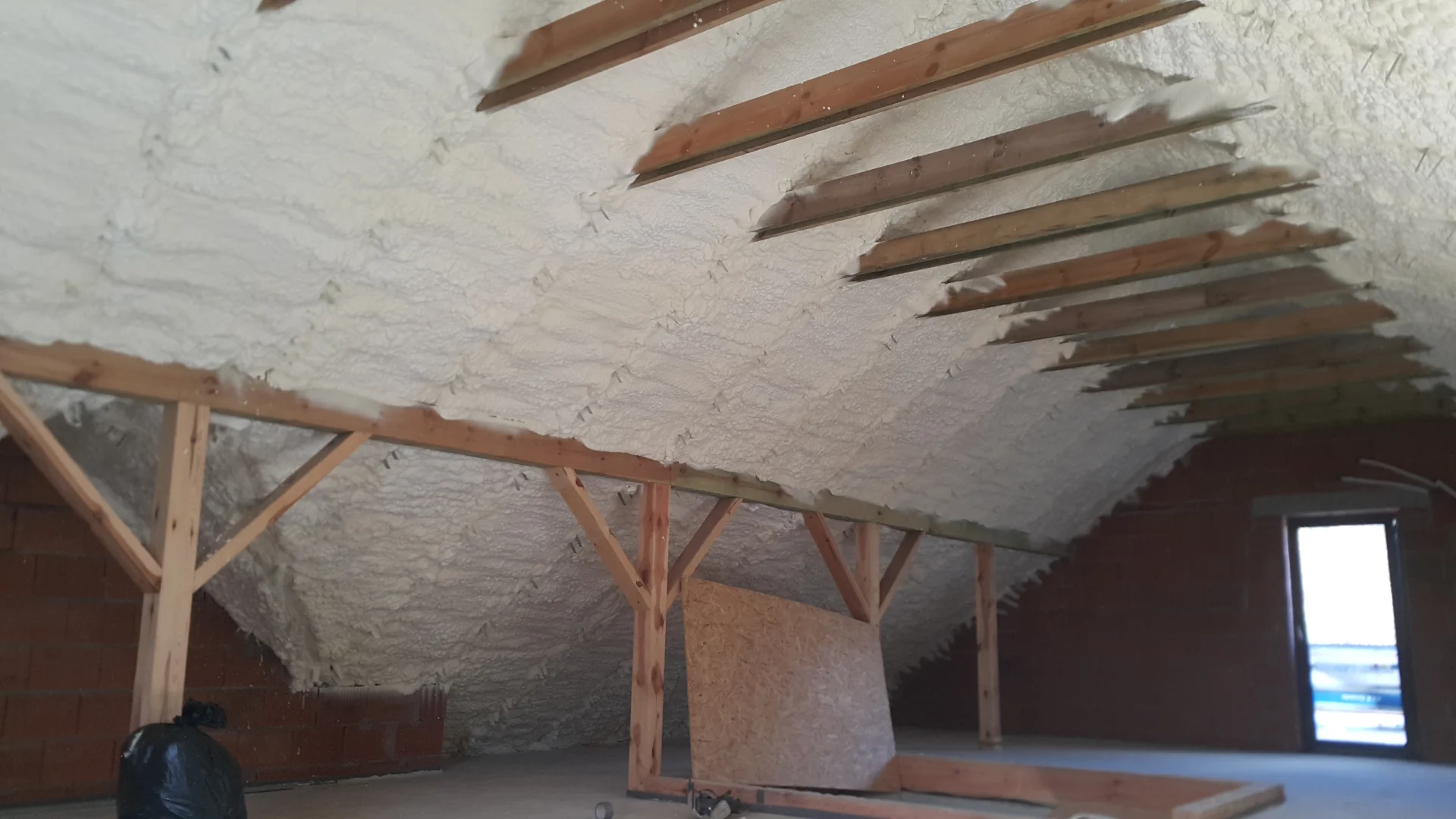 Ocieplenie pianką poliuretanową Żelechów