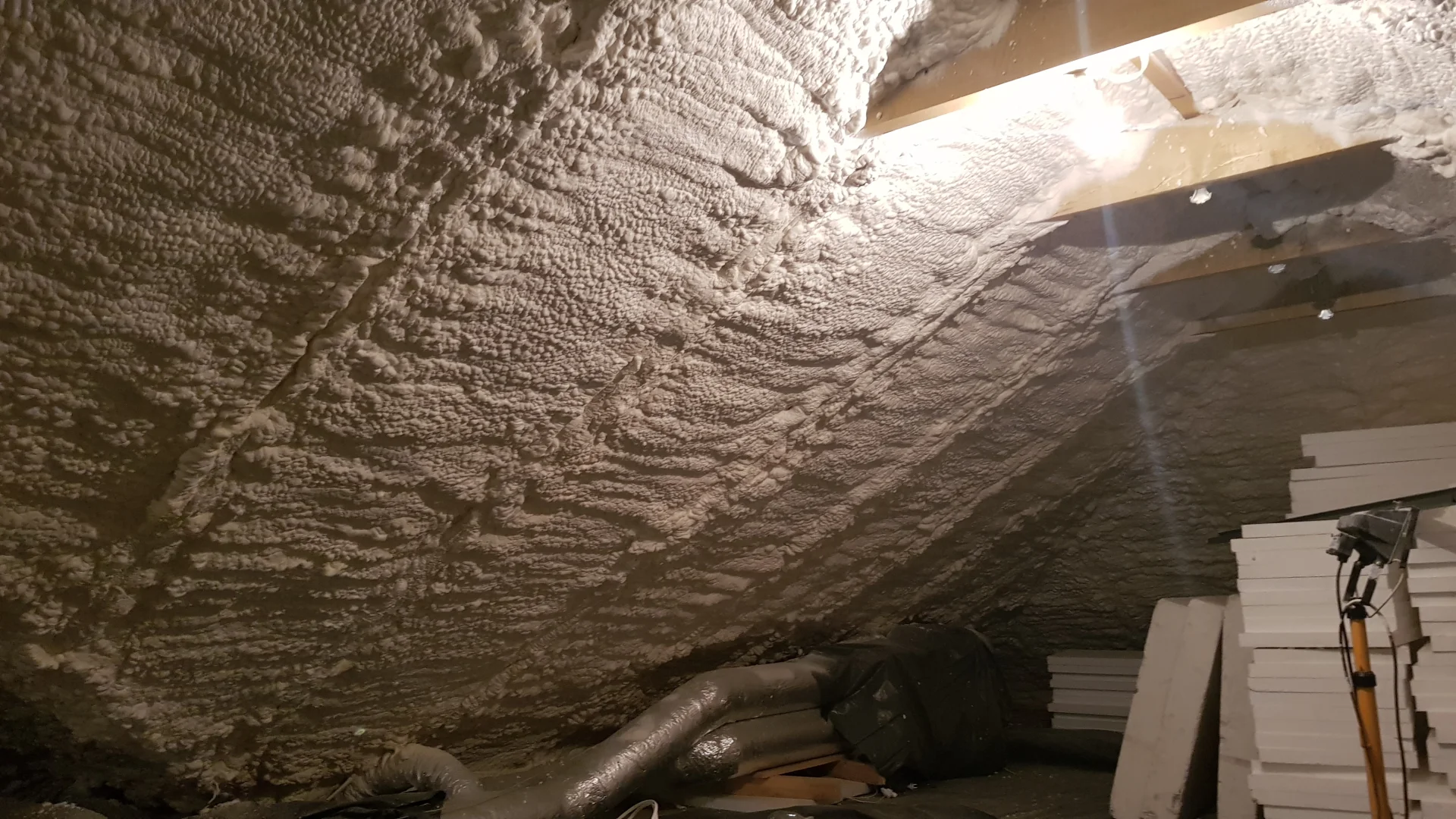 piana-pur-hfo-izolacja-poddasza-bez-mostkow