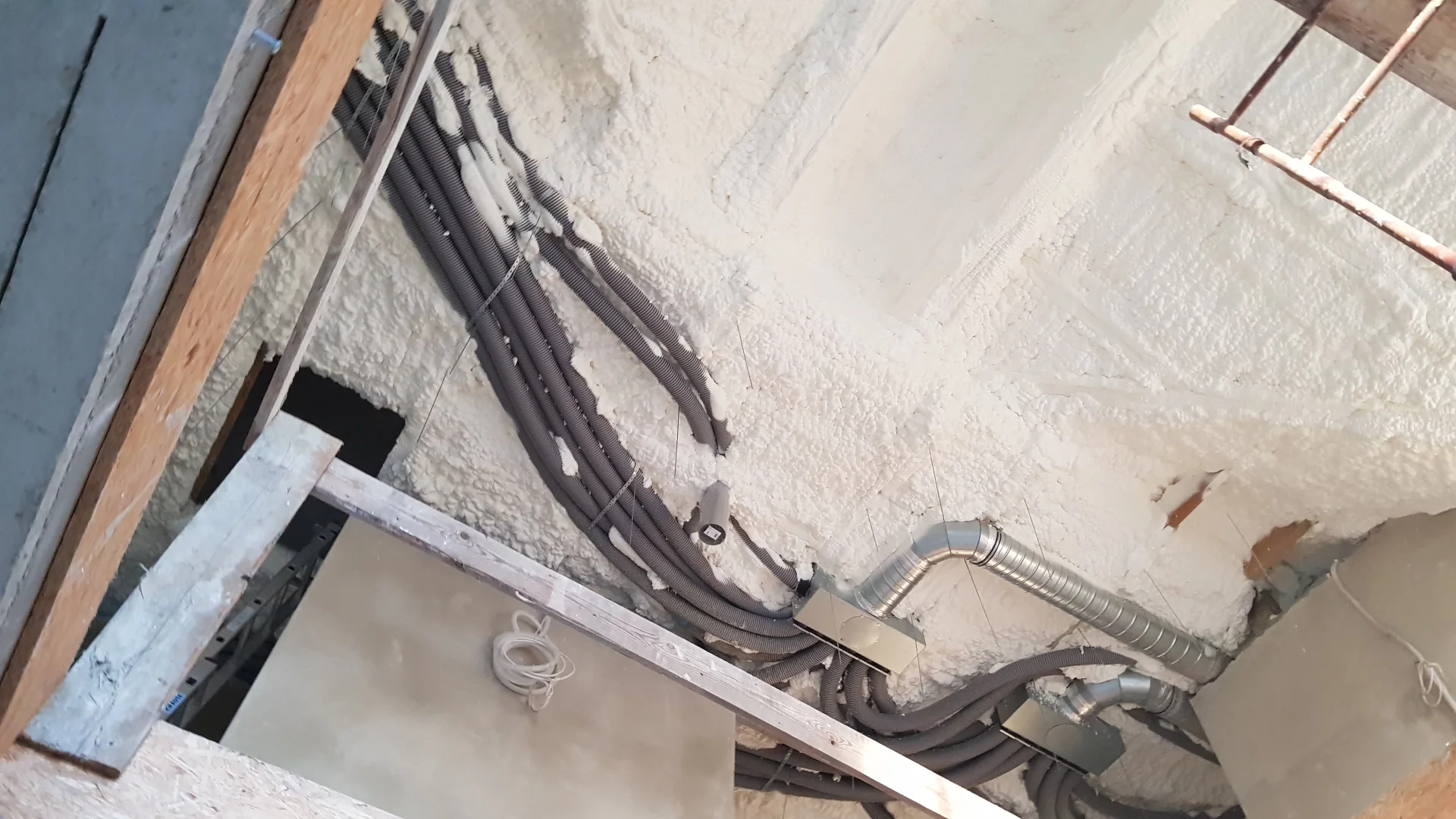 Ekspresowe Ocieplenie Poddasza: Ile Trwa Montaż Pianki PUR?