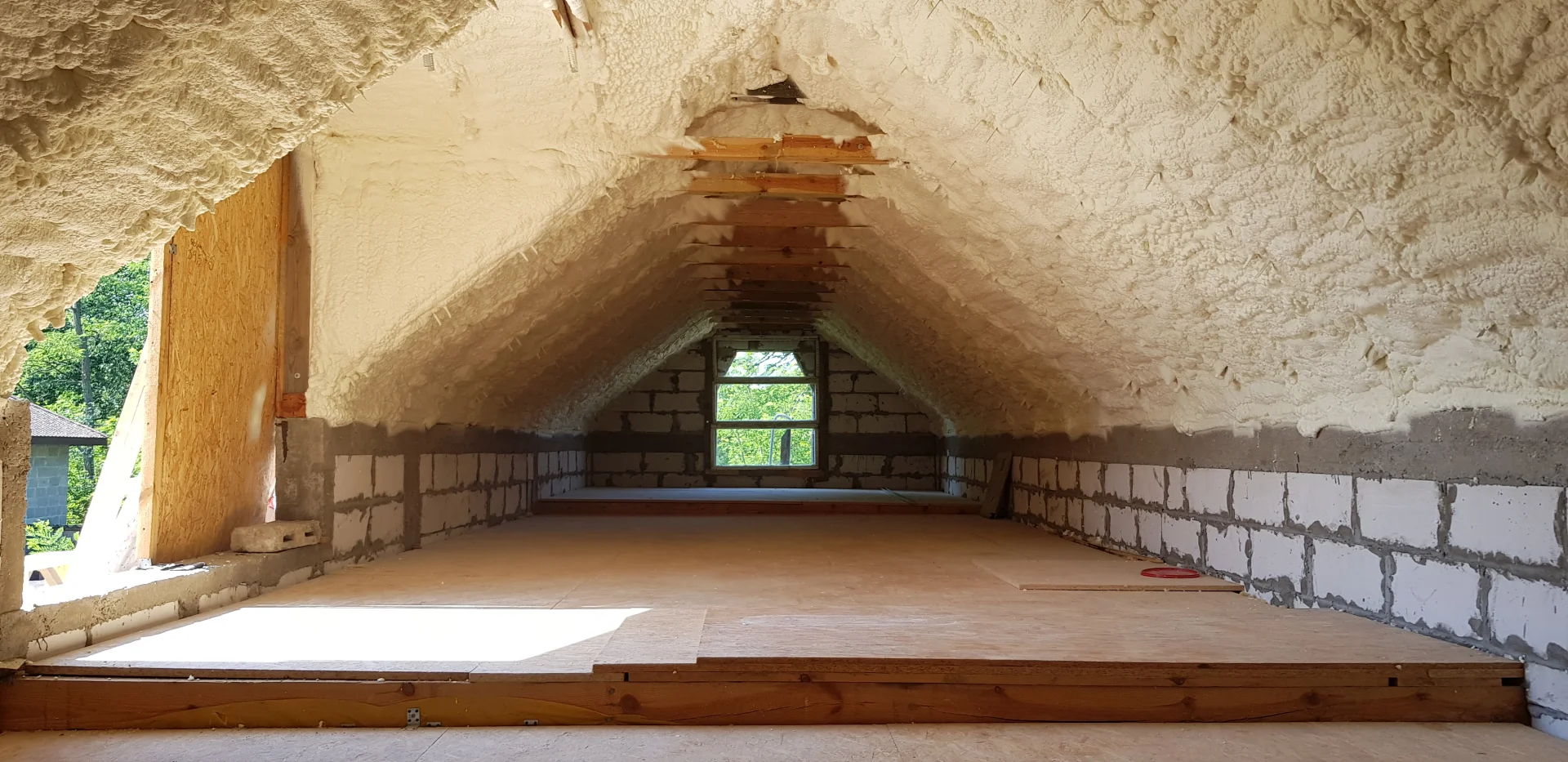 Renowacja ocieplenia w Zakroczymiu to trwała PUR termiczna która stanowi bezkompromisowe zabezpieczenie na grzyba i pleśń