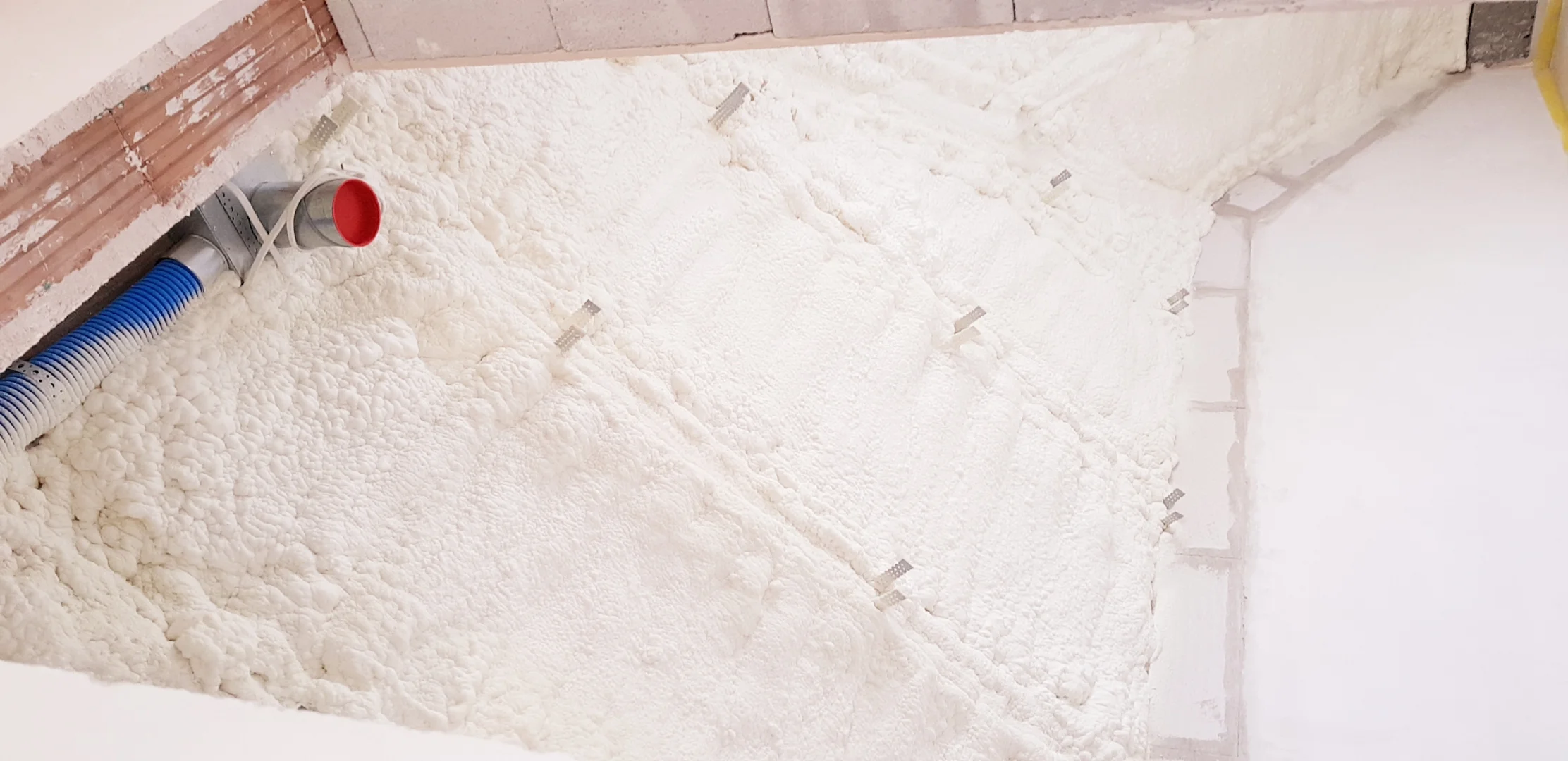 Renowacja ocieplenia Chorzele - elastyczna izolacja poliuretanowa gwarantuje szczelność i ostateczny system stop kunom