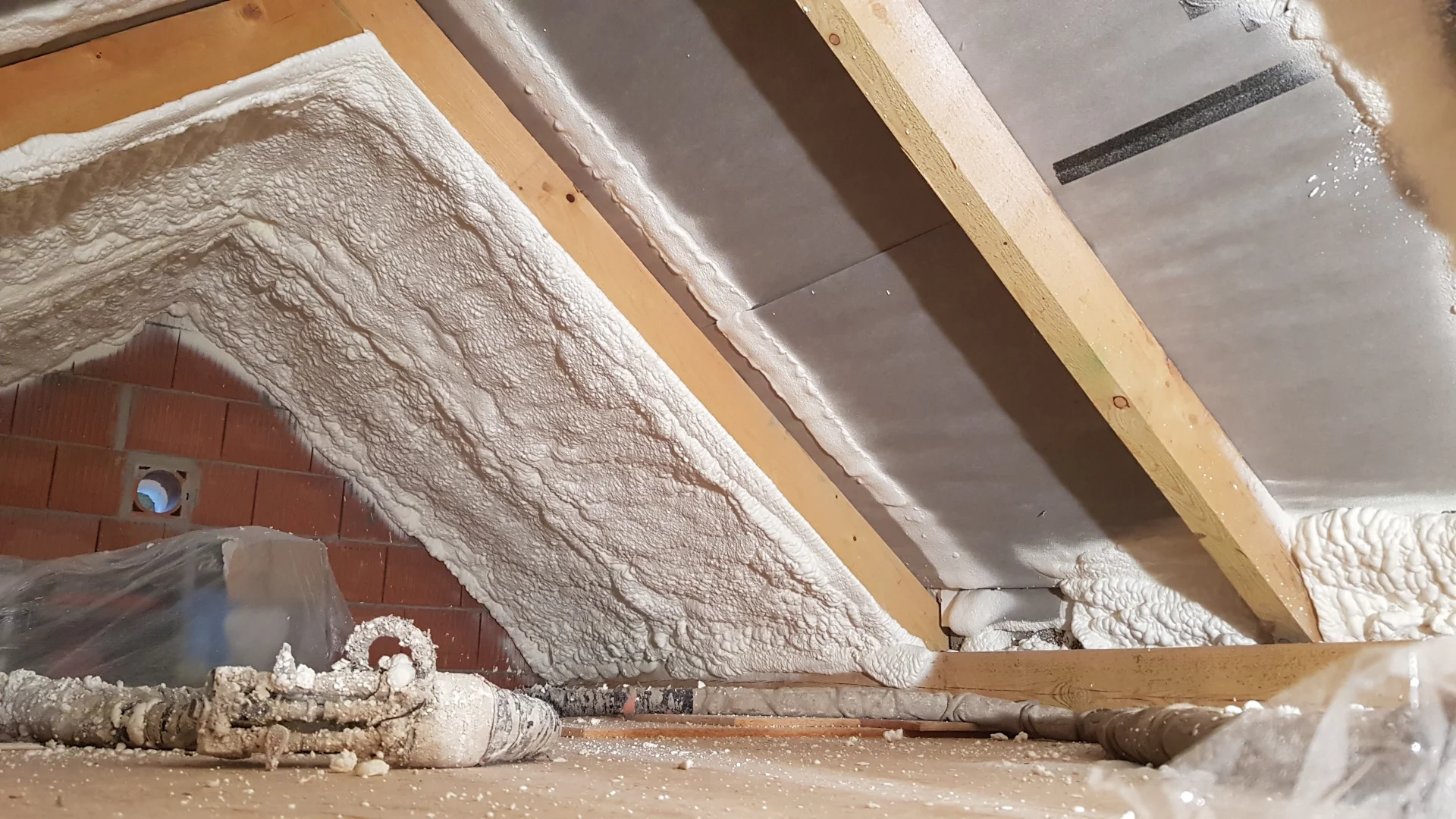 Dom jak stacja kosmiczna. Izolacja PUR – co zaplanować?