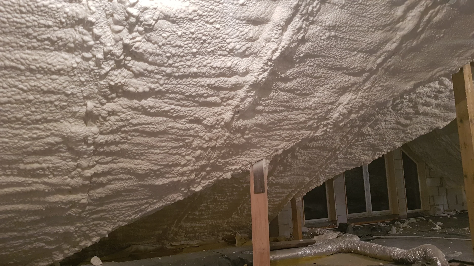 Renowacja ocieplenia Maciejowice - szczelne i niezawodne rozwiązanie to dwuskładnikowa piana PUR działająca jako system stop kunom