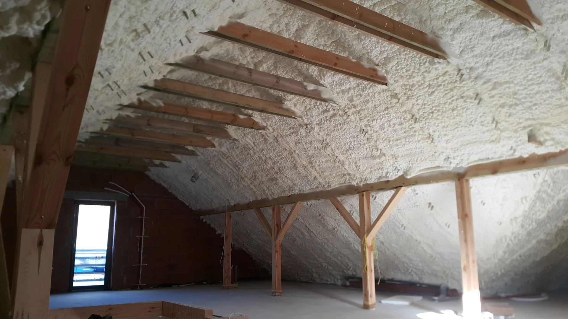 System izolacji pianą PUR Różan