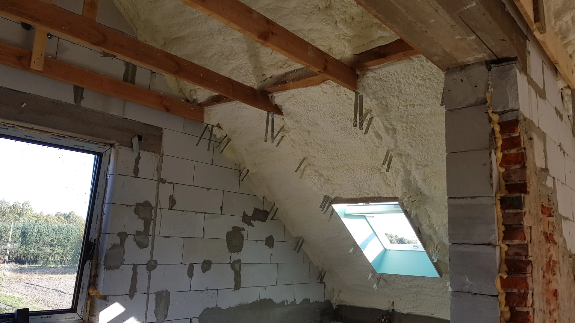 Montaż pianki PUR Odrzywół