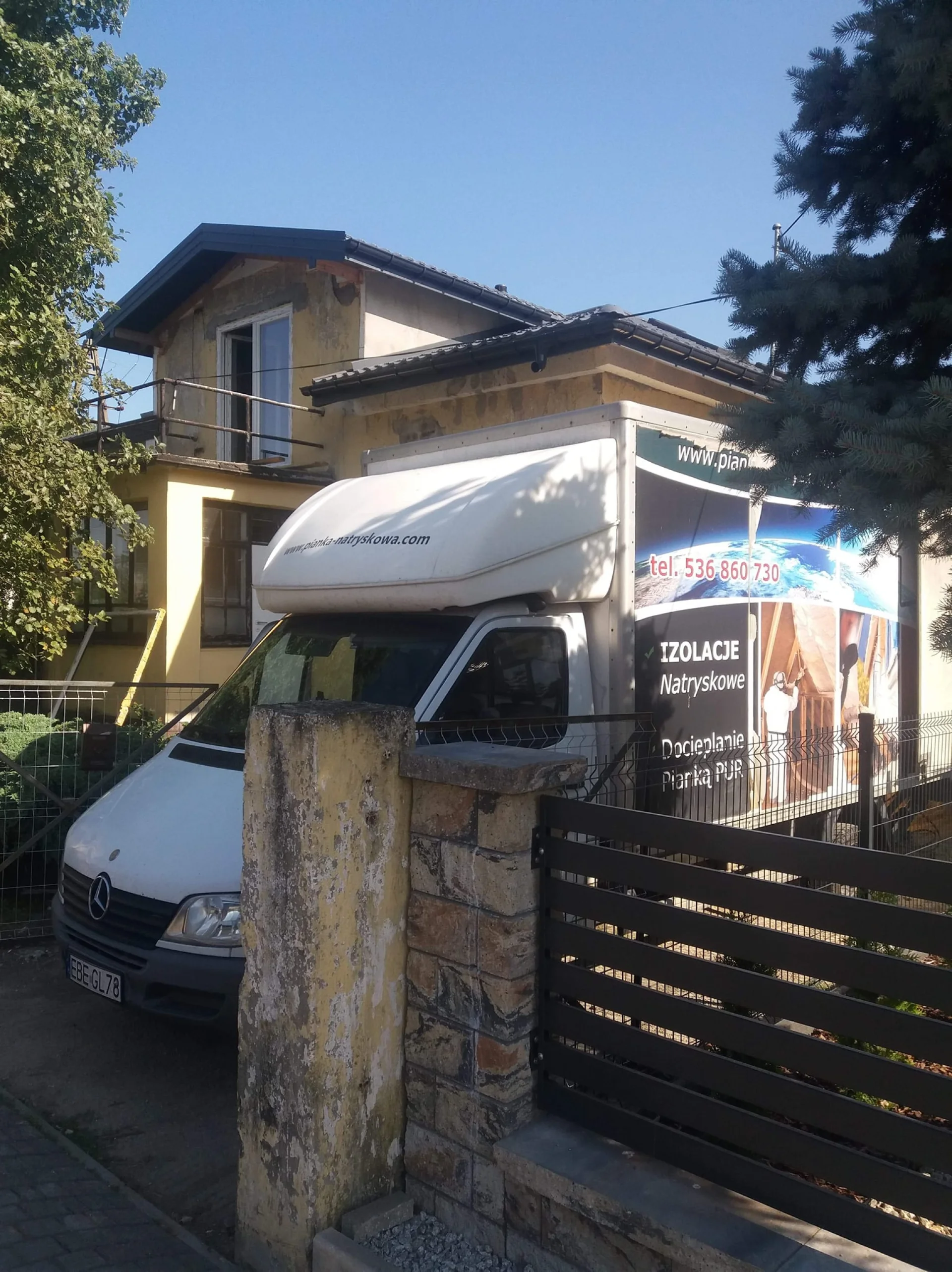 Ile trwa ocieplenie poddasza pianą poliuretanową?